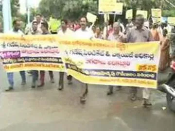 Wine shops not follow the Rules in Vizag