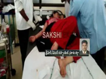 A young woman jumped from the train  in Singarayakonda