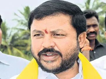 tdp mla chintamaneni prabhakar assaulted Govt officials
