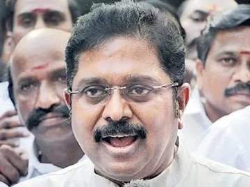 Five MLAs jump from Dinakaran