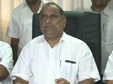 mudragada padmanabham fires on chandrababu