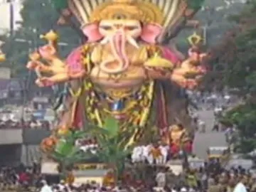 Khairatabad Ganesh Reached Telugu Thalli Flyover