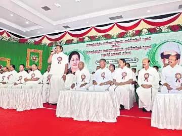 Ousted with Sasikala, TTV Dinakaran vows revenge