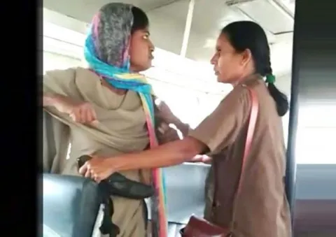 Lady Police and Lady Conductor fight in RTC bus in Mahabubnagar district