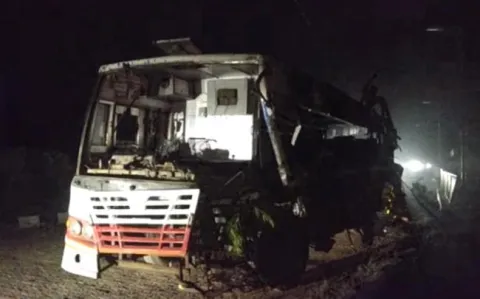 6 killed bus lorry colision in suryapet