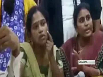 Thieves attack on Woman Lawyer in Vijayawada