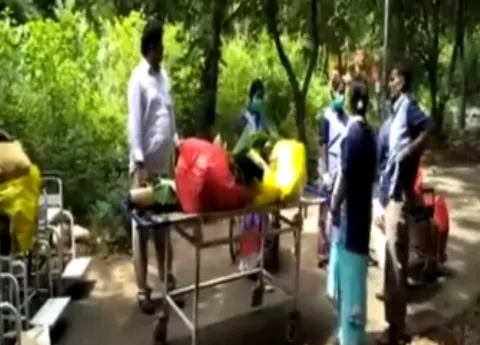 Stretchers used as Dustbins in Ruia Hospital