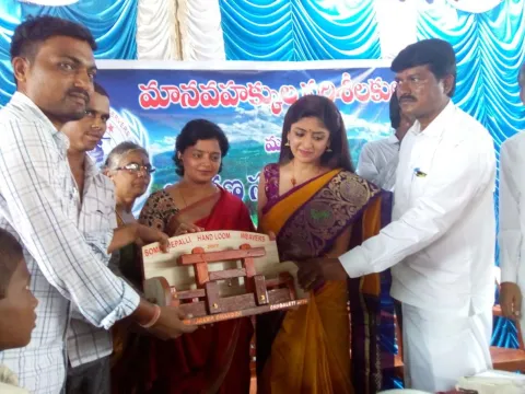 Poonam Kaur personally visited the houses of handloom weavers in Anantapur