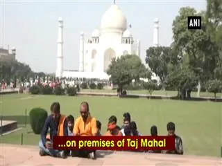 Hindu outfits chant 'Shiv Chalisa' at Taj Mahal