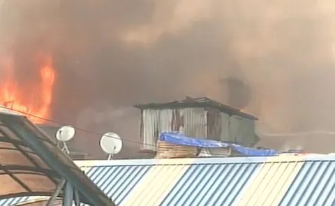 Massive fire broke out in Behrampada