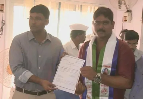 YSRCP councillor Inturi rajagopal elected Jaggaiahpet municipal chairman