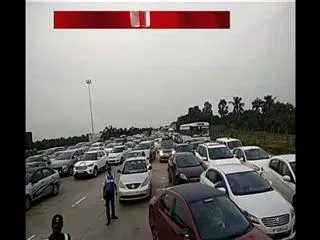 huge traffic jam toll plazas telugu states