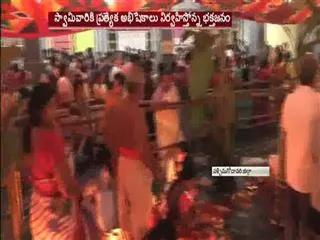 Thousands throng Siva temples