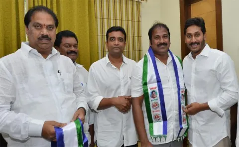 congress leader pjr sudhakar babu joins ysrcp