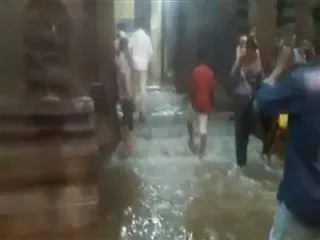 Madurai: Heavy rains inundate Meenakshi temple
