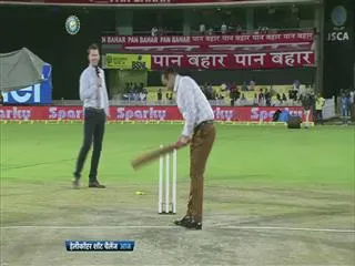 experts try to pull off helicopter shots like dhoni