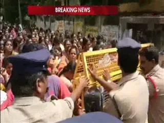 Asha Workers  Protest at Eluru Collectorate