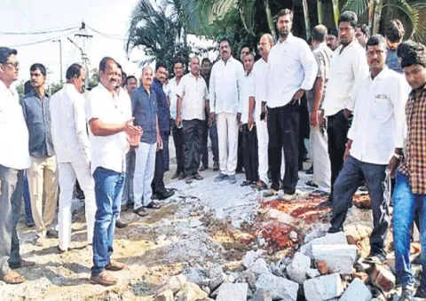 case filed on mla prakash goud