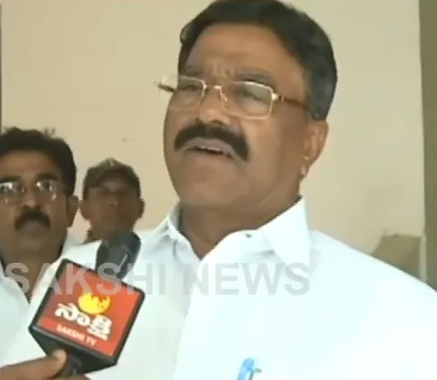 YSRCP MLC Vennapusa Gopal Reddy Comments Over Secratariat Employ Suspension