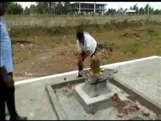 Removing shiva statues in Kovvuru - Sakshi