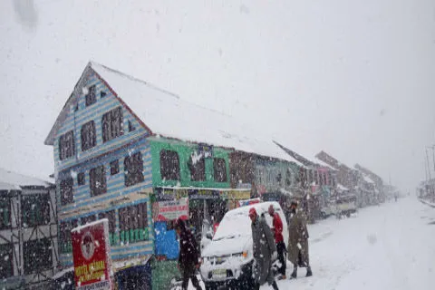 Sonamarg in central Kashmir receives season's first snowfall - Sakshi