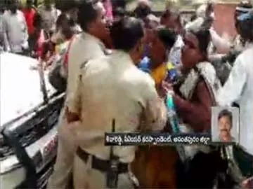 police Over Action in anthapuram - Sakshi