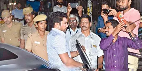 Raids at Jayalalithaa's Poes Garden Home, Sasikala's Room - Sakshi