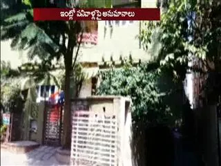 Gold jewellery missing from JD lakshminarayana house - Sakshi