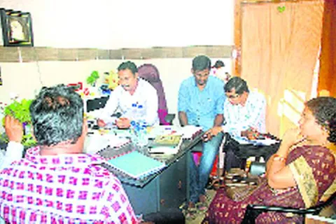 Vigilance attacks on Fake Clinic - Sakshi