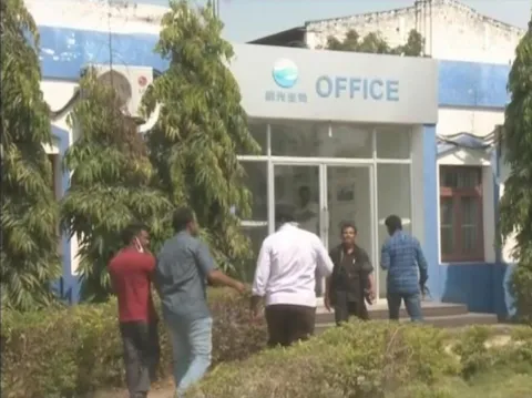 People facing problems with Pollution of Chenguang  Company in Mudigonda - Sakshi