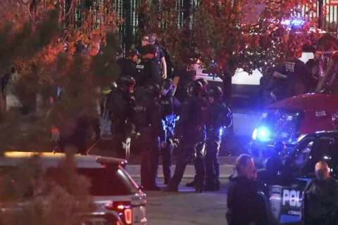 shooting in Colorado Walmart - Sakshi