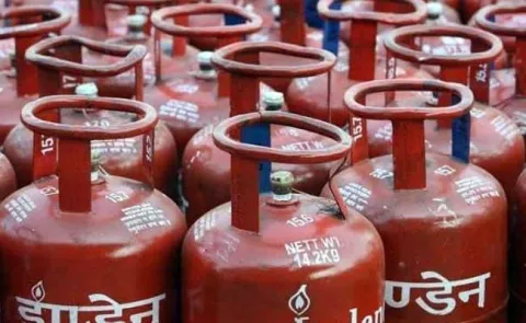 Non Subsidised LPG Prices Hiked - Sakshi