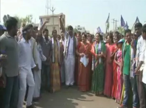YSRCP Leader Dharmana Krishna Das Padayatra In Srikakulam - Sakshi