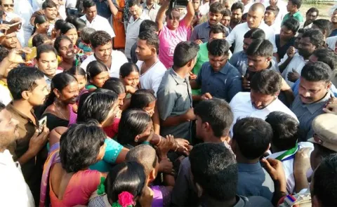 YS jagan 13th Day of PrajaSankalpaYatra begin - Sakshi