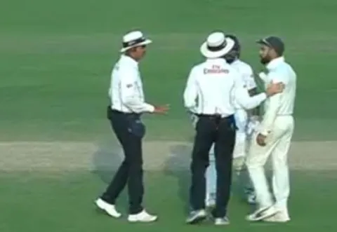 Niroshan Dickwella's antics annoy Mohammed Shami, Virat Kohli - Sakshi