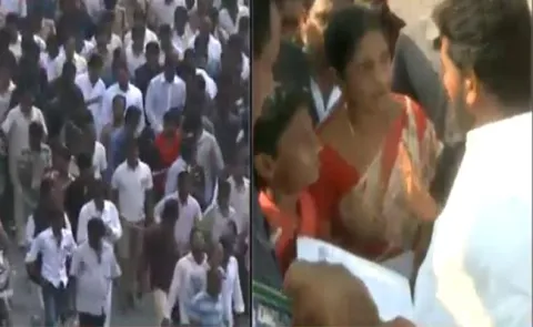 Tenth Student Kousika parents met YS jagan - Sakshi