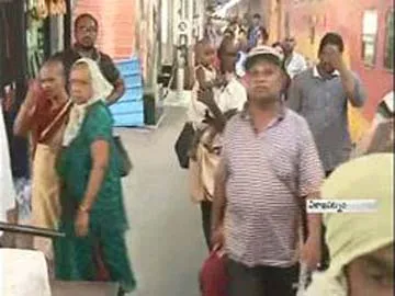 Vishakha-Tirupati double decker train passengers suffered - Sakshi