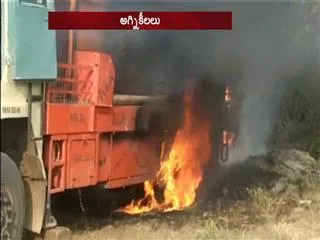 Medak: Fires accident in the bore well - Sakshi