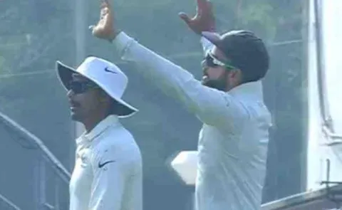 Kohli Celebrates Dickwella Out - Sakshi