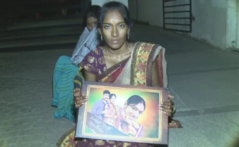 wife protest infront of husbands home in Miyapur - Sakshi
