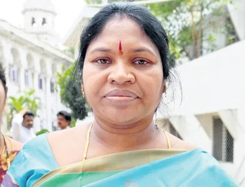 YSRCP MLA Giddi Eswari to join in TDP - Sakshi