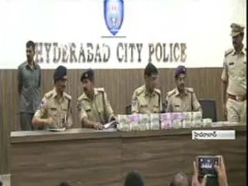 Police catches thives in Basheerbagh dacoity - Sakshi