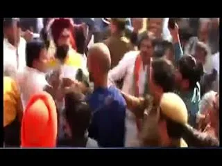 Shikhar Dhawan Misbehaves with Fan Video Viral - Sakshi