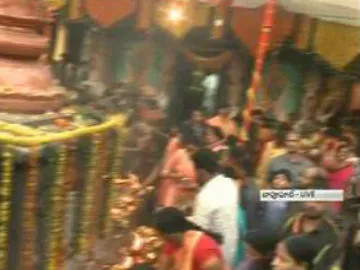 Karthika Pournami: Heavy Crowd Seen at Temples - Sakshi
