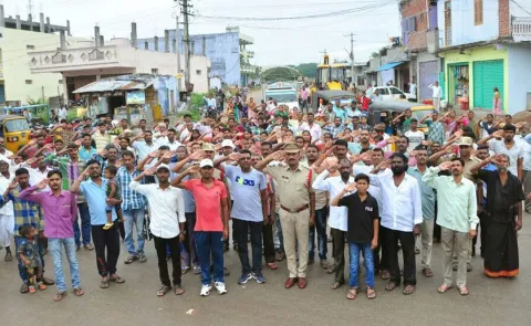 Jammigunta People Respect National anthem - Sakshi