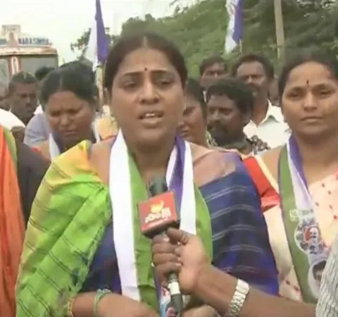 Pattikonda People Support For YS Jagan's Praja Sankalpa Yatra - Sakshi