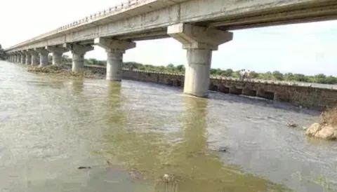 Two Girls Missed in Manjeera river - Sakshi