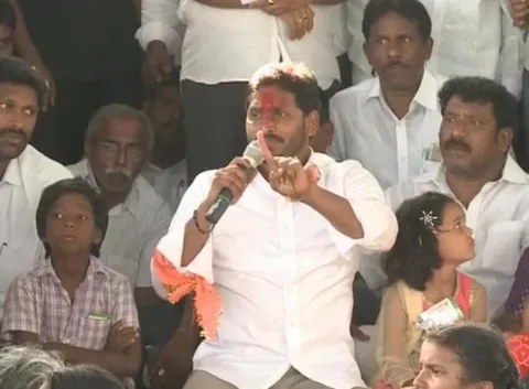 YS Jagan Conduct Rachabanda at Vempalli - Sakshi