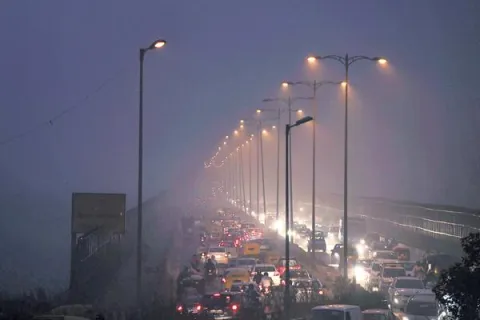New Delhi pollution hits dangerous level - Sakshi