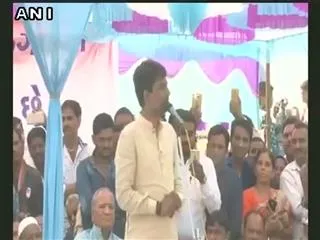 Modi eats Rs.4lack mushrooms a day: Alpesh Thakor - Sakshi